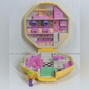 Vintage Polly Pocket Polly’s Hair Salon with Polly Figure